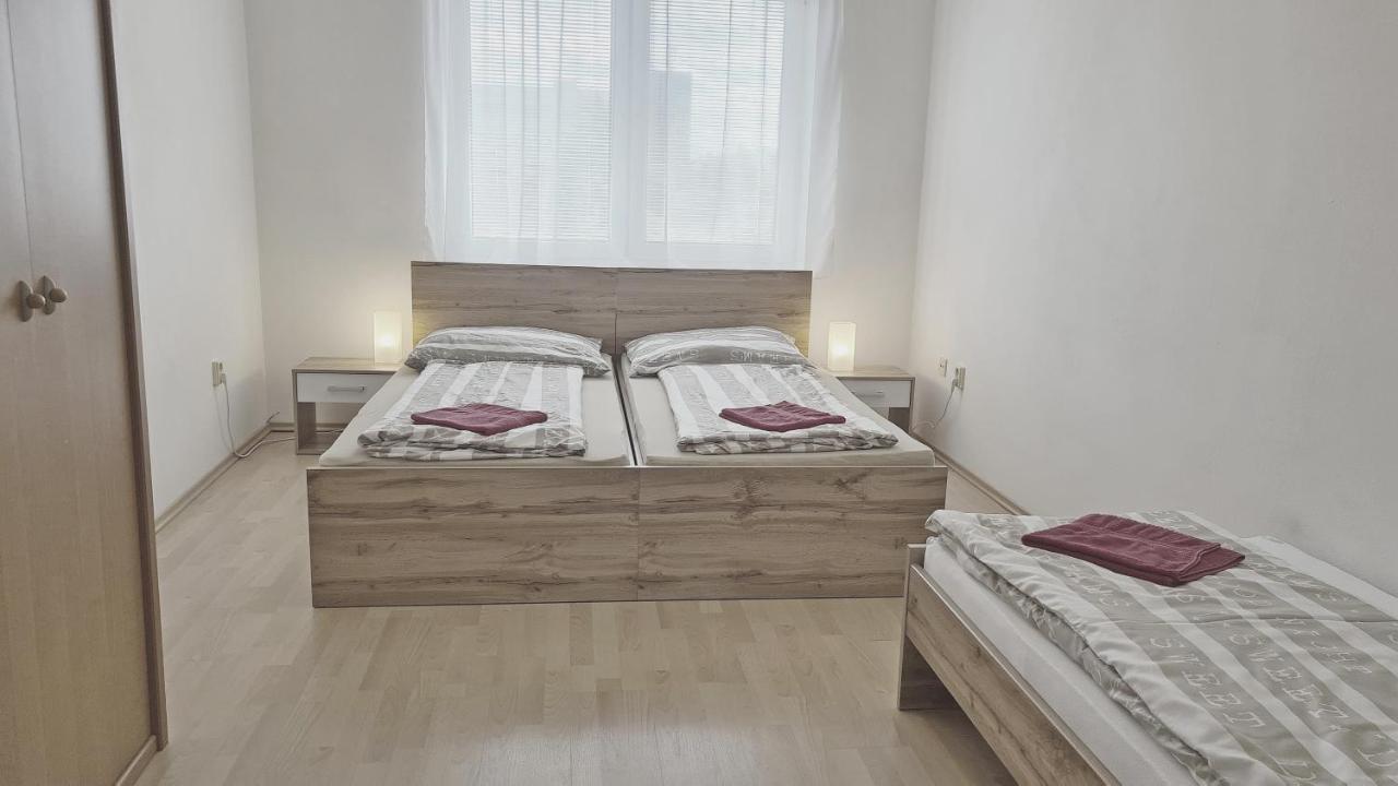 Apartman Zlatovska Trenčín Exteriör bild