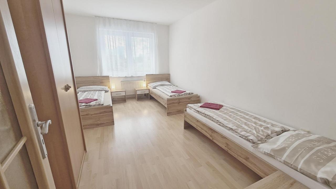 Apartman Zlatovska Trenčín Exteriör bild