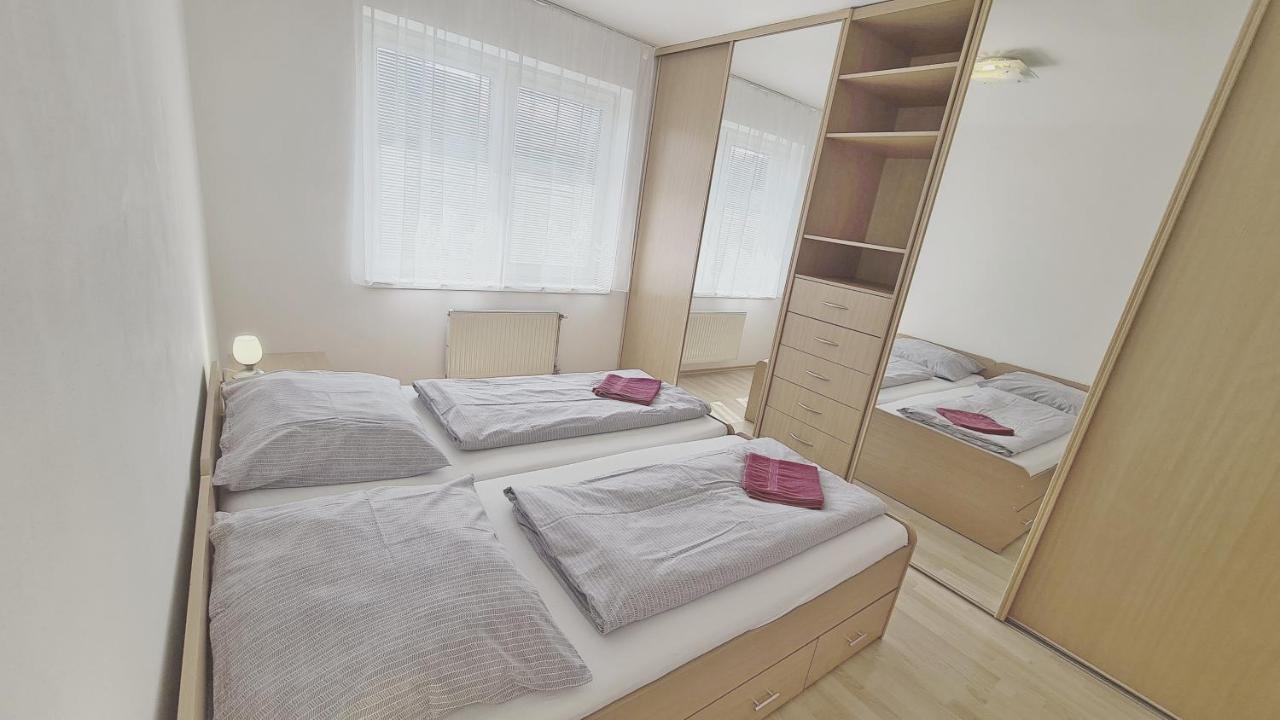 Apartman Zlatovska Trenčín Exteriör bild
