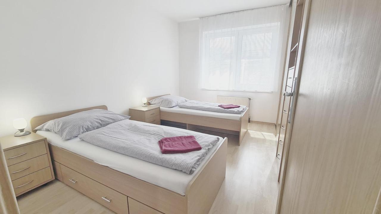 Apartman Zlatovska Trenčín Exteriör bild