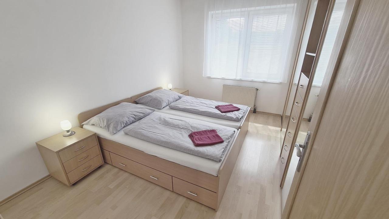 Apartman Zlatovska Trenčín Exteriör bild