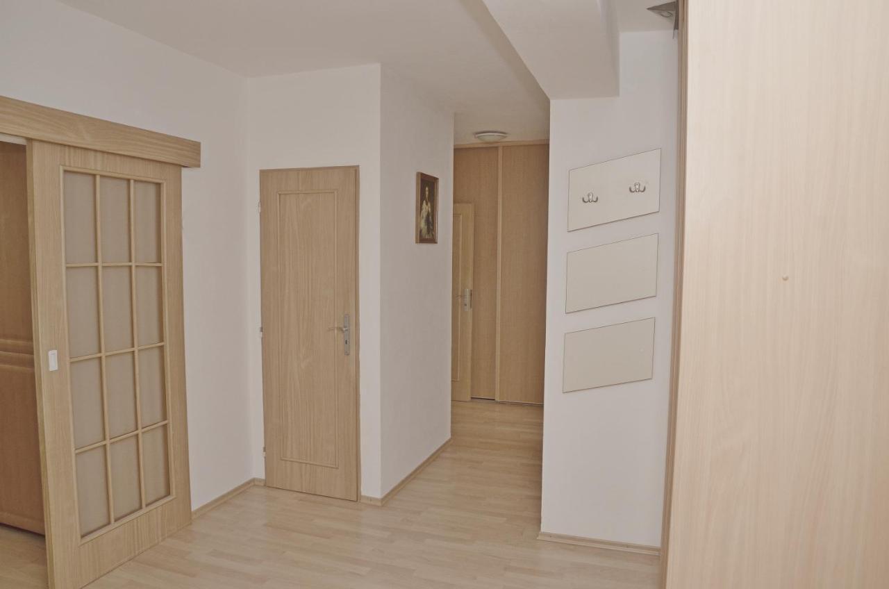 Apartman Zlatovska Trenčín Exteriör bild