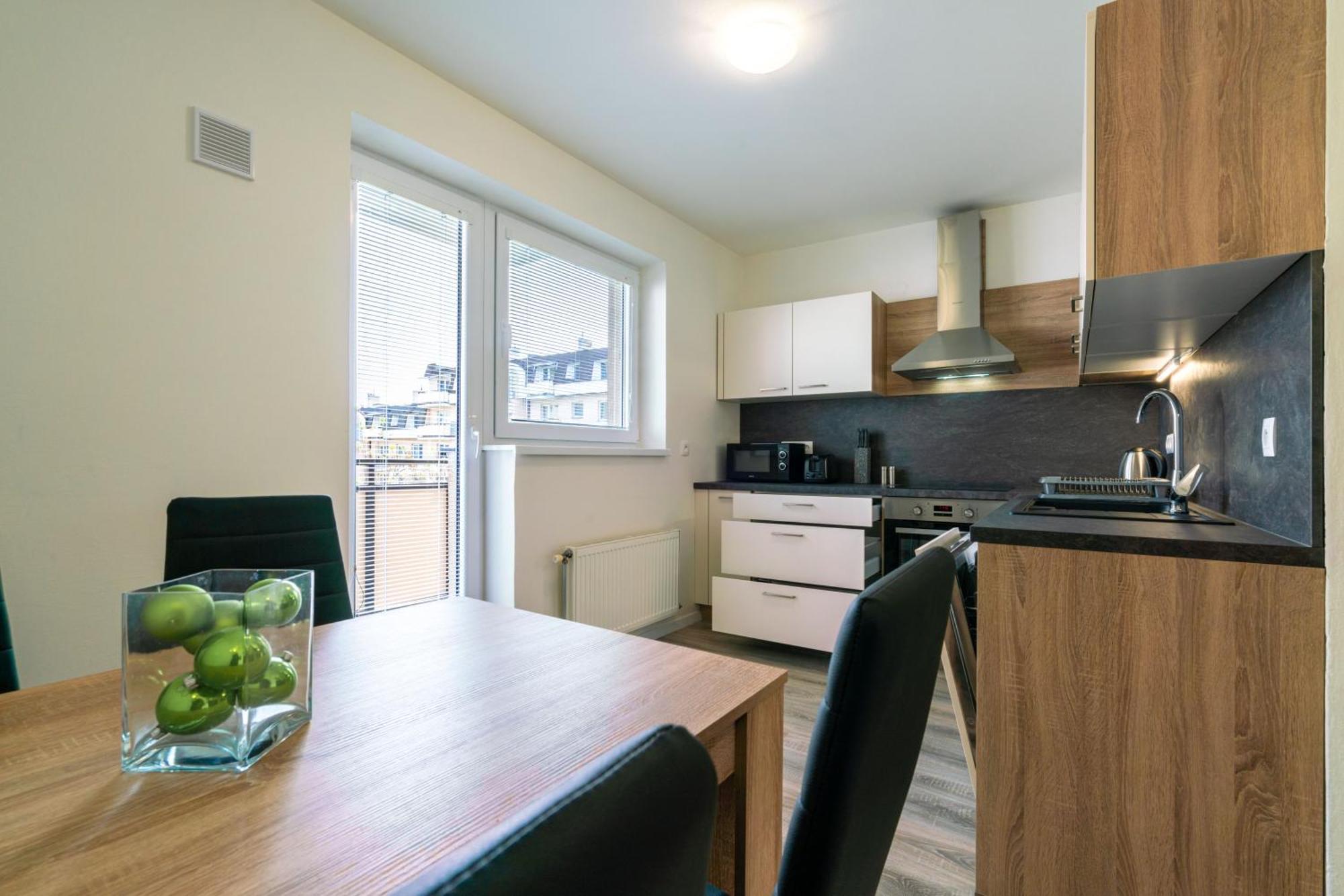 Apartman Zlatovska Trenčín Exteriör bild
