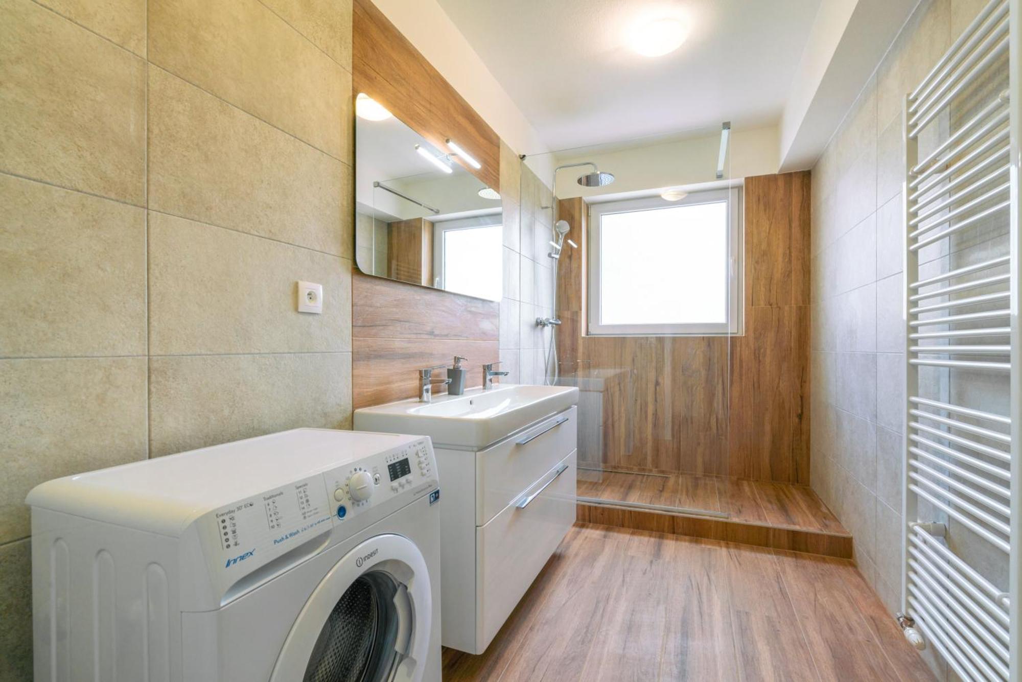 Apartman Zlatovska Trenčín Exteriör bild